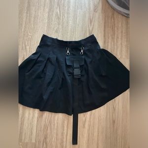 BLACK SKIRT